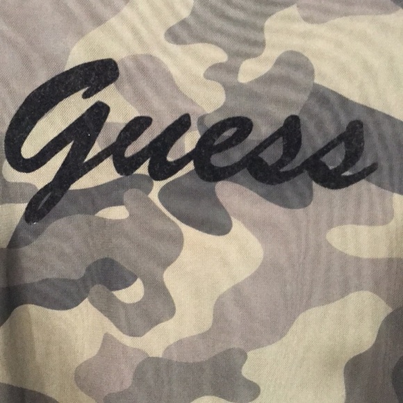 Guess Sheer Camouflage Insignia Baby Cinched Side Tee size XS - Picture 2 of 7